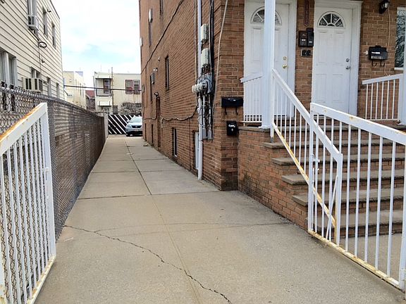 2nd image of 165 Bay 37th Street