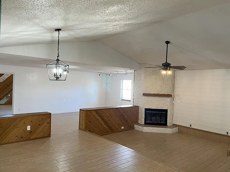 245 W Highland St — Photo 2