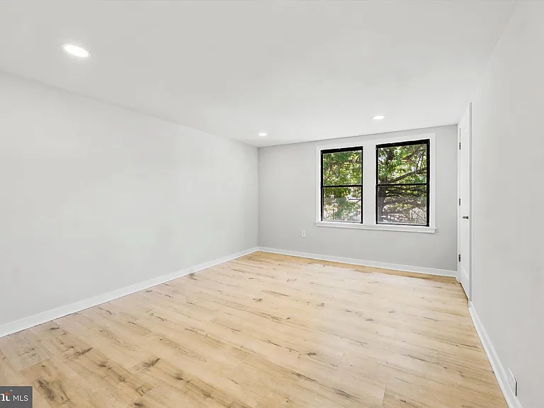 269 Monroe St — Photo 18