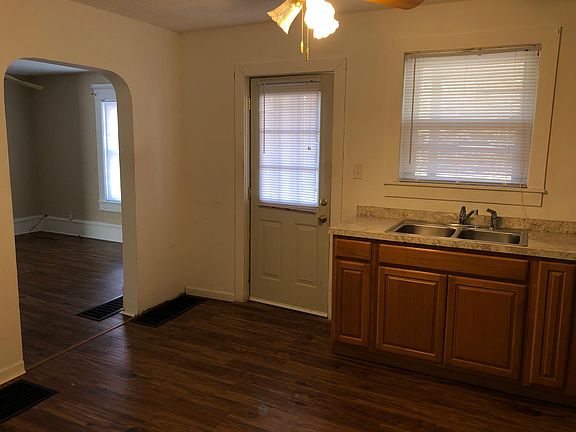 4th image of 218 N Roy Ave