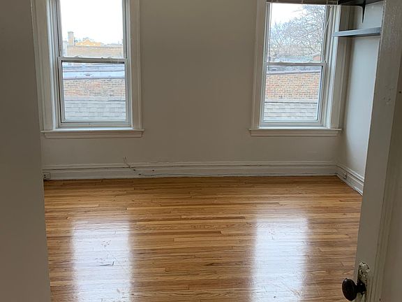 3rd image of 6437 N Oakley Ave APT 3