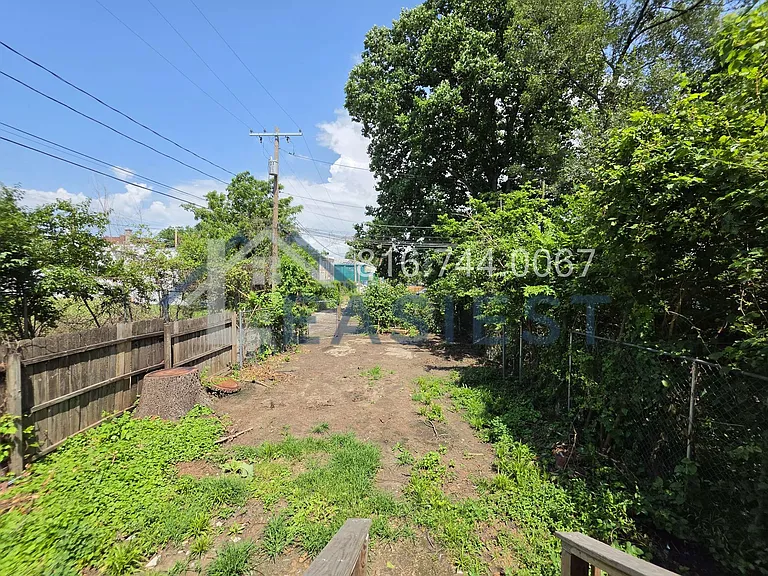 1209 College Ave — Photo 24