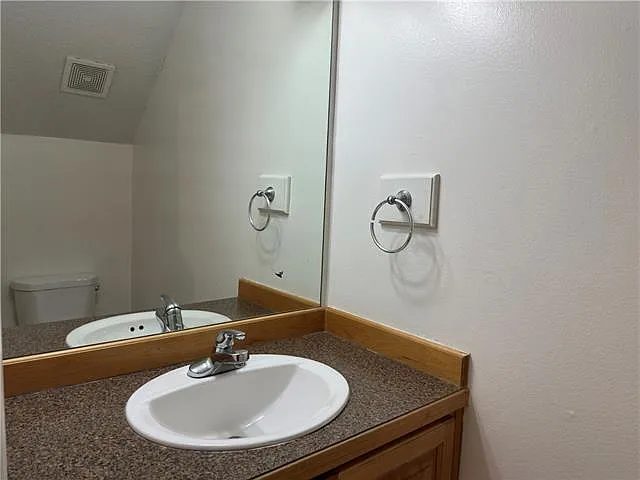 59 Carriage Ln #B — Photo 8