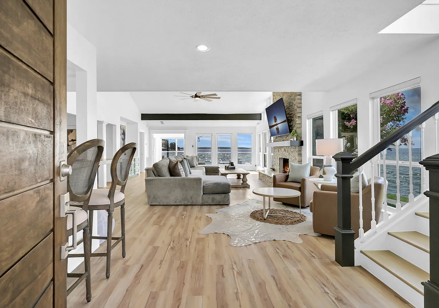 Waters Edge Estate — Photo 4