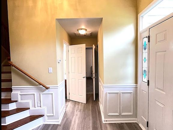 2nd image of 5532 Hedgecrest Pl