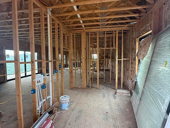 3rd image of 2038 Spurling Rd