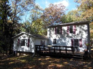 18 3rd Rd, Hawley, PA 18428