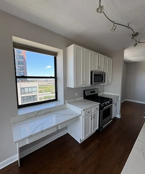 1529 S State St #15H — Photo 17