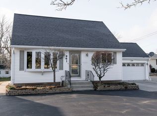 961 S Main St, Mishicot, WI 54228