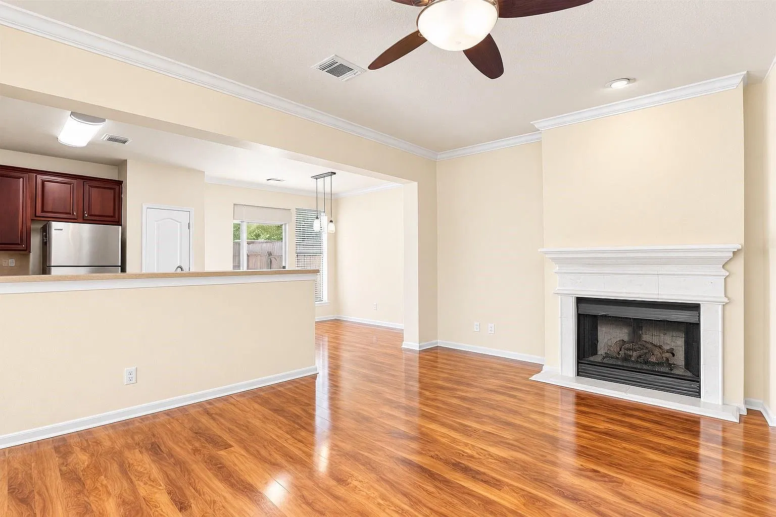 3 bed, 2.5 bath, 1544 sqft, $1,899 — Photo 3
