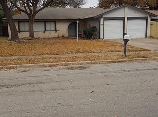 1303 Roundtree Dr, Euless, TX 76039