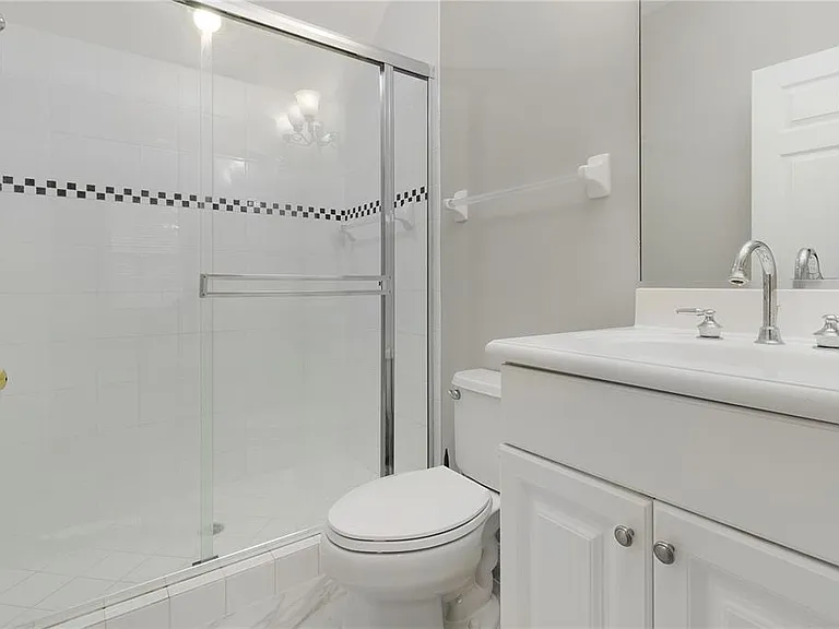 216 Eastpark Dr — Photo 51