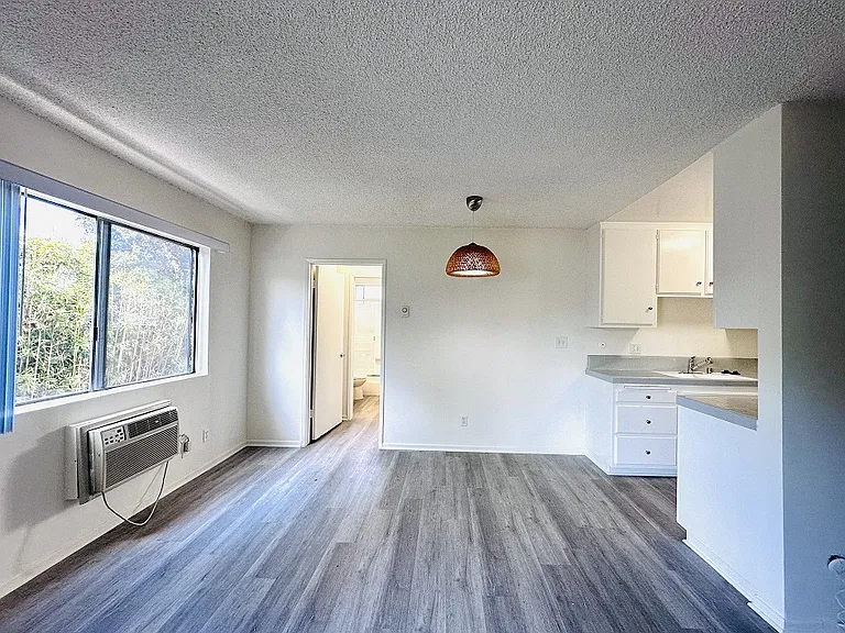 Lido Apartments - 10535 Rose Ave — Photo 23