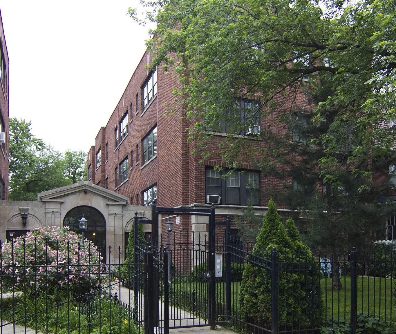1425-27 W Chase Ave — Photo 3