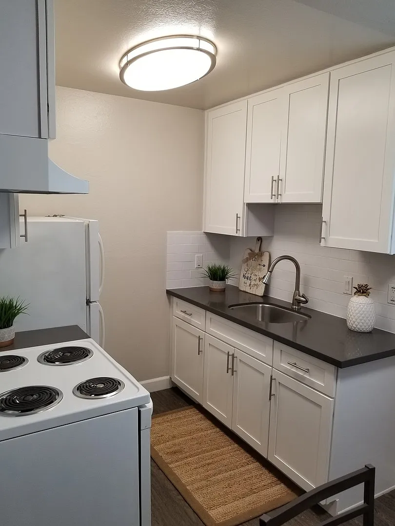 2412 Q Street — Photo 2