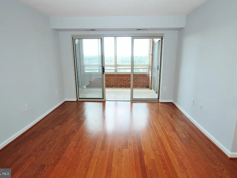 2151 Jamieson Ave #2011 — Photo 4