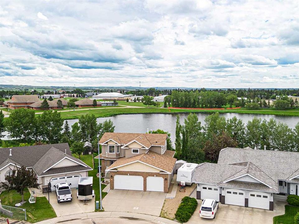 1st image of 44 N Lakes Close