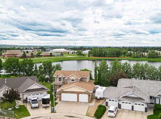 44 N Lakes Close, Lacombe, AB T4L 1S4