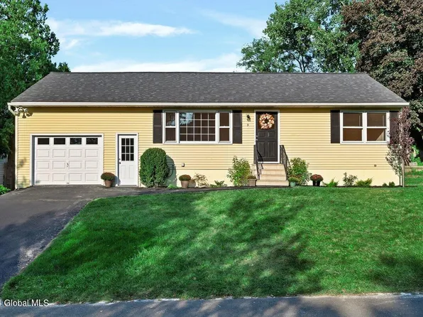 3 Daniel Street, East Greenbush, NY 12144