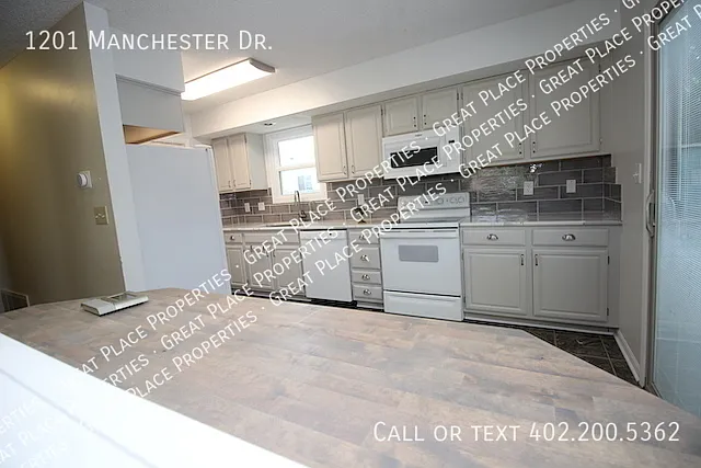 1201 Manchester Dr — Photo 11