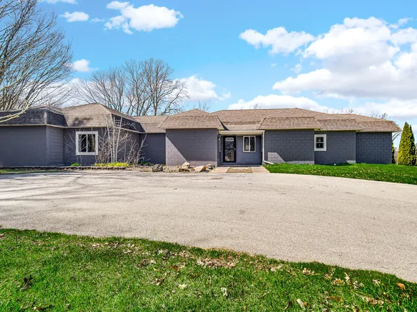 234 Coolspring Dr, Valparaiso, IN 46385