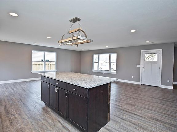 3rd image of 505 Charlotte St