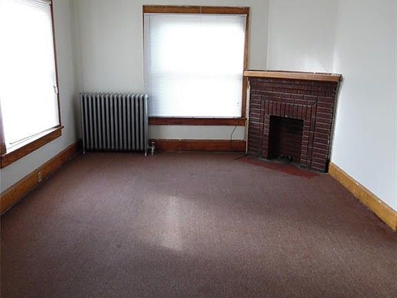 3rd image of 331 N Broadway Ave