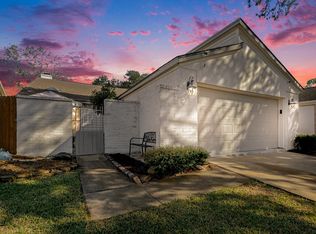 3407 S Briar Knoll Dr, Houston, TX 77082