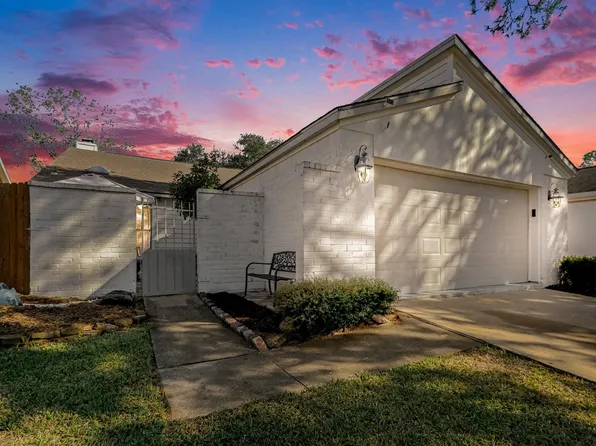 3407 S Briar Knoll Dr, Houston, TX 77082