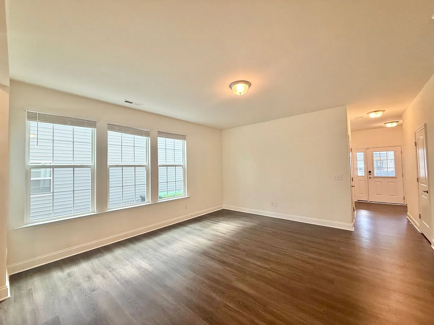 Spacious 3BD, 2.5BA End Unit Raleigh Townhome Near White Oak Shopping Center, I-40, and Downtown ... — Photo 2