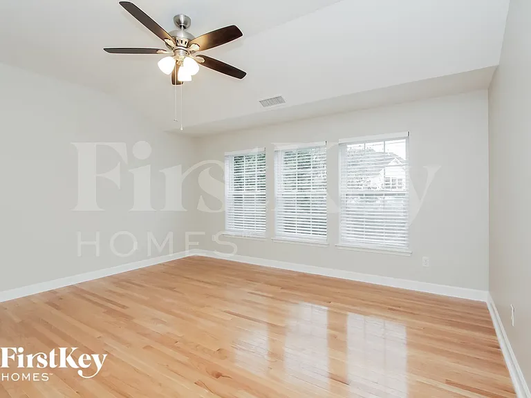 240 Golden Valley Dr — Photo 7