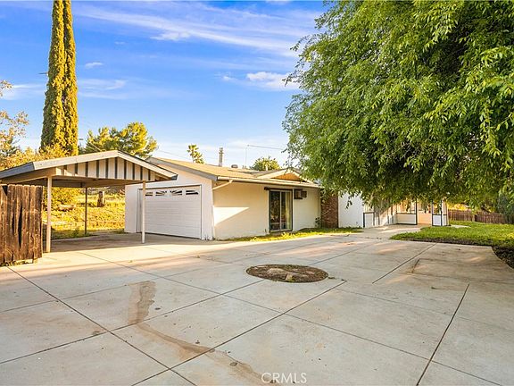 3rd image of 28492 Lilac Rd