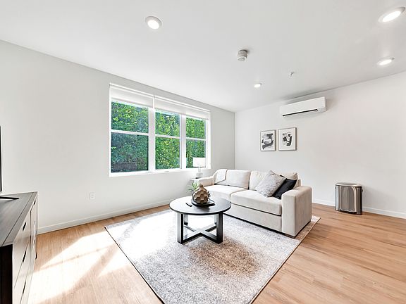 The Robert | Living Area