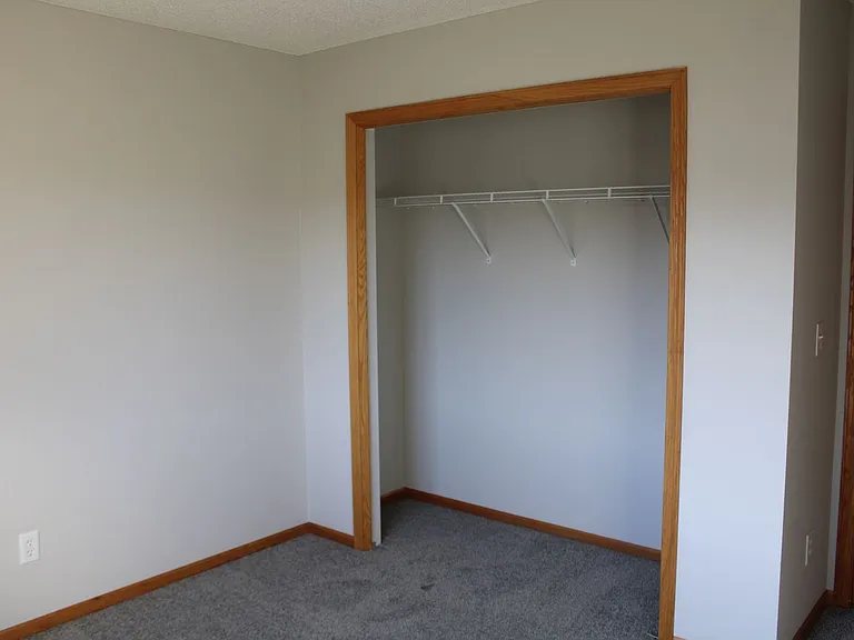 403 Meadow Ln — Photo 12