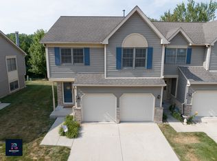 308 River Bluff Dr, Carpentersville, IL