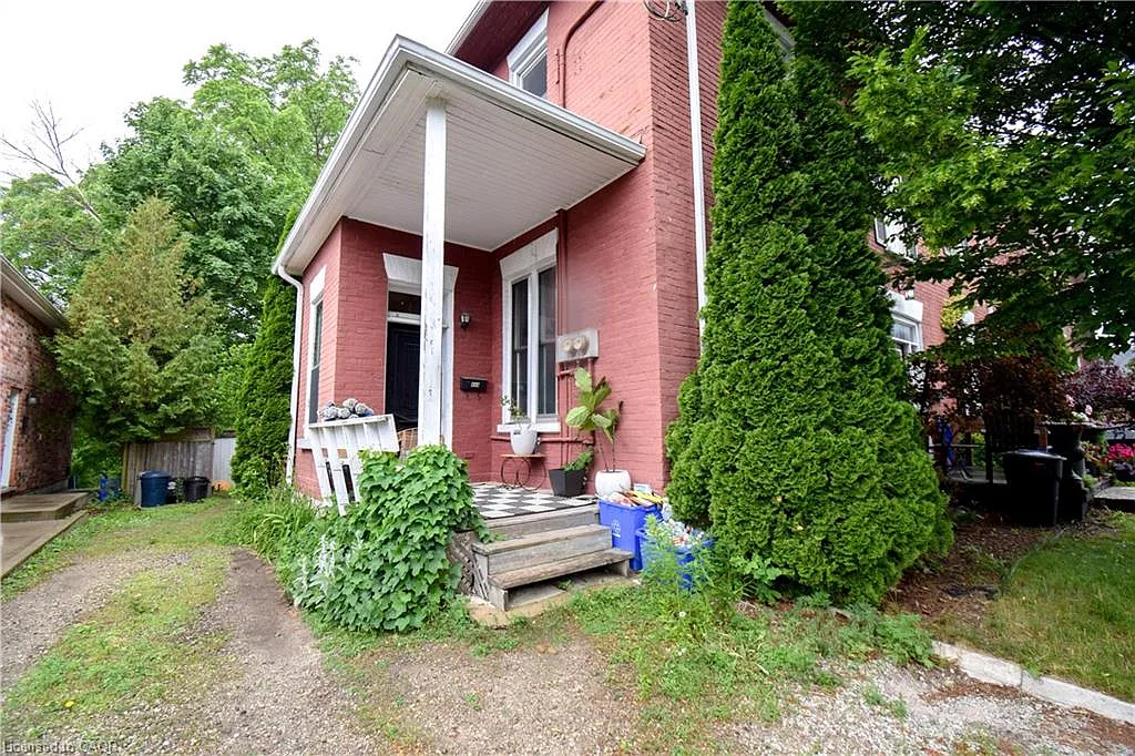 44 Brock St photo 1