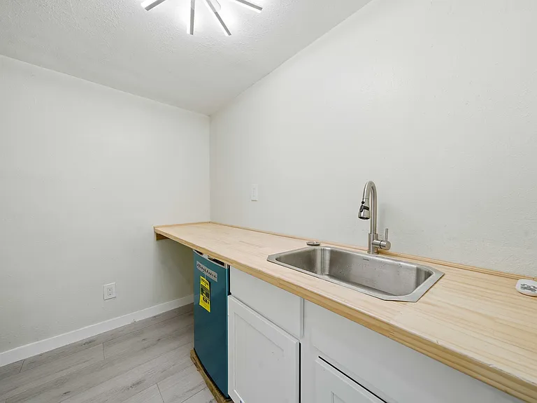 122 Biering St #4 — Photo 3
