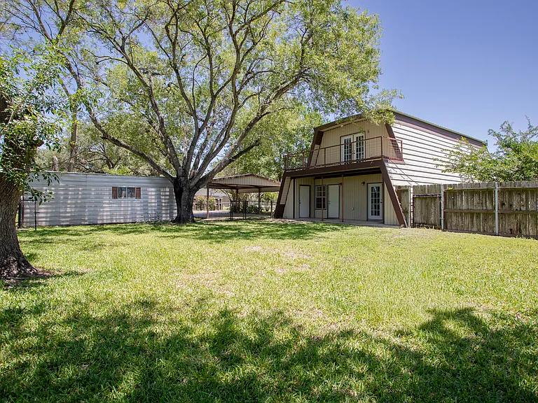 108 Russell Rd — Photo 14