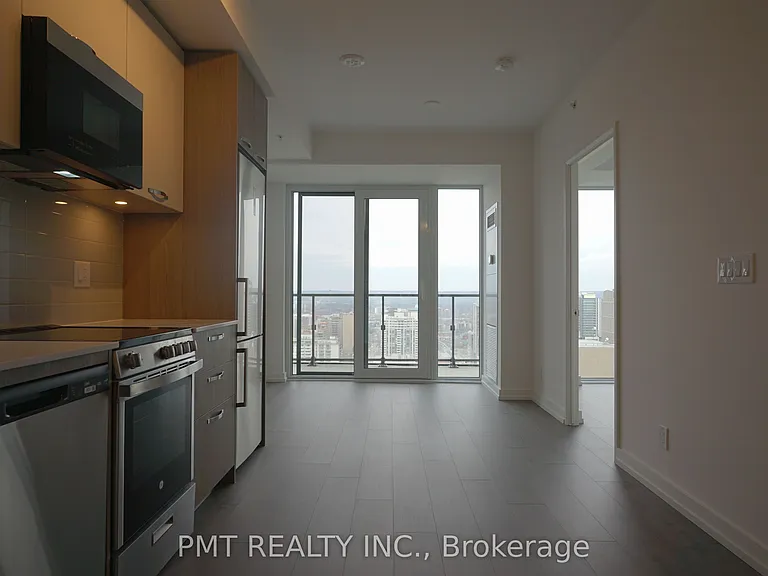 75 James St S #3101 — Photo 2