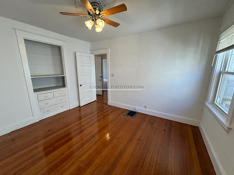 52 Montfern Ave #3 — Photo 5