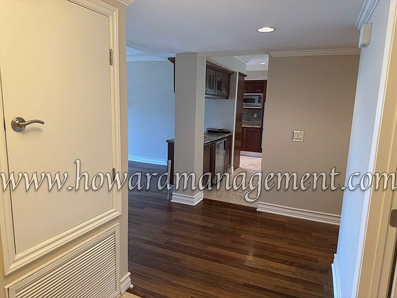 3rd image of 724 S Westgate Ave Unit 202