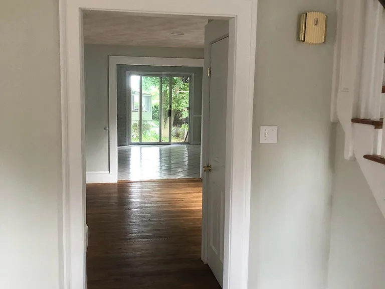 32 Strathmore Rd — Photo 8