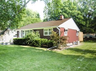 1208 Shryer Ave W, Roseville, MN 55113