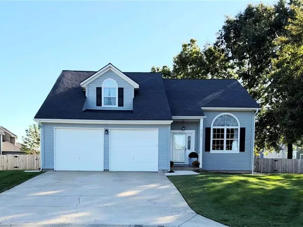 5780 Apache Dr, Shawnee, KS 66226