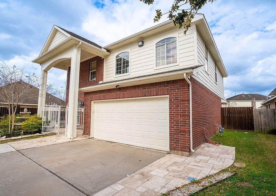 10015 Lizette Court, Houston, TX 77075