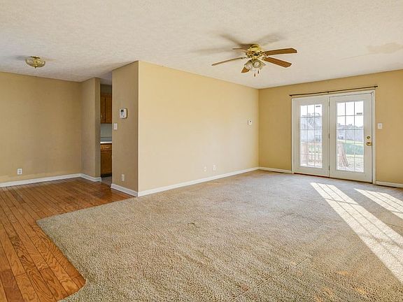 3rd image of 712 Shetland Dr