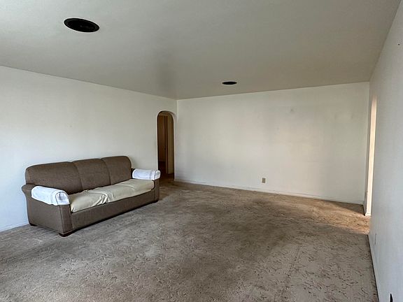 5th image of 1047 Park St