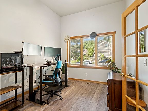 4th image of 2614 E Tuxedo Cir