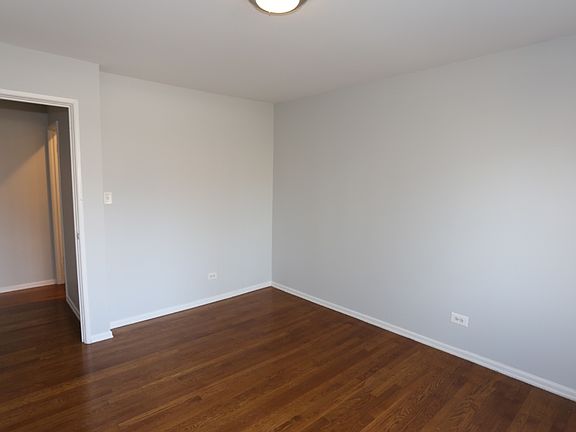 5th image of 6029 N Winthrop Ave APT 505