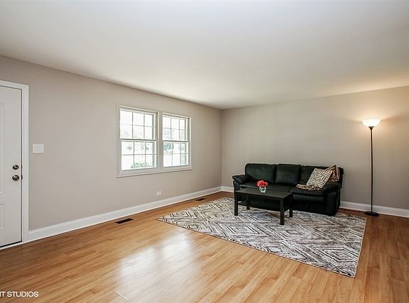 2nd image of 1704 Cambourne Ln